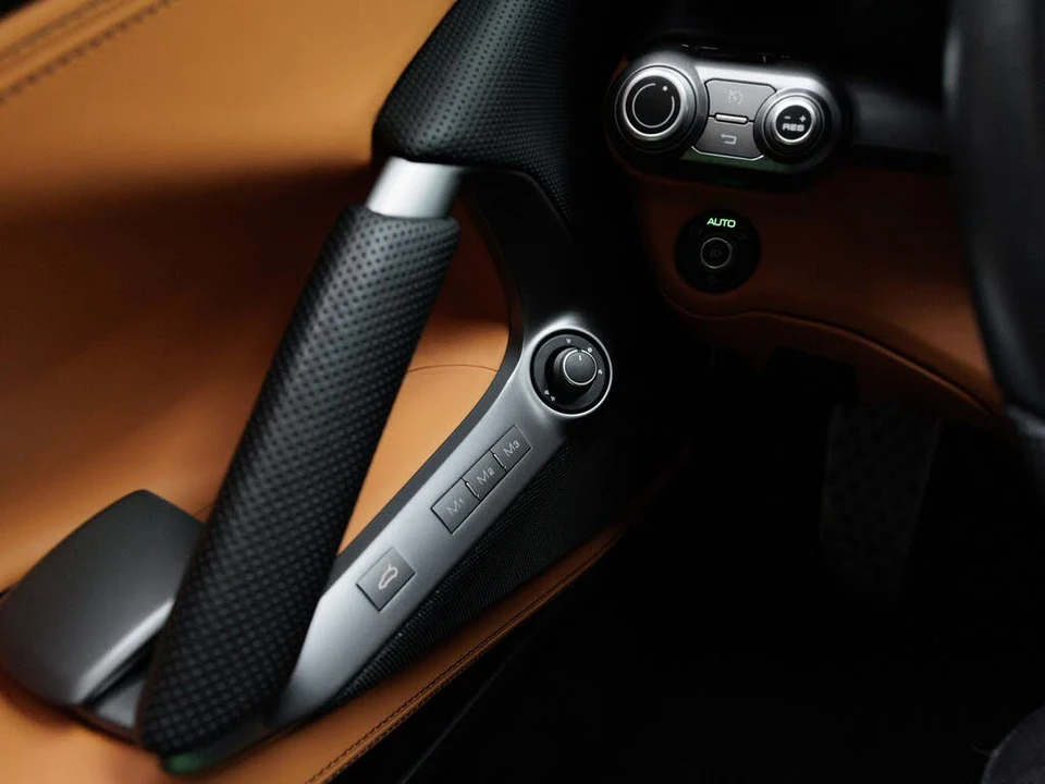 2019 Ferrari 812 Superfast - Image 15 of 31