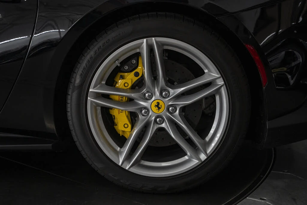 2019 Ferrari 812 Superfast - Image 18 of 31