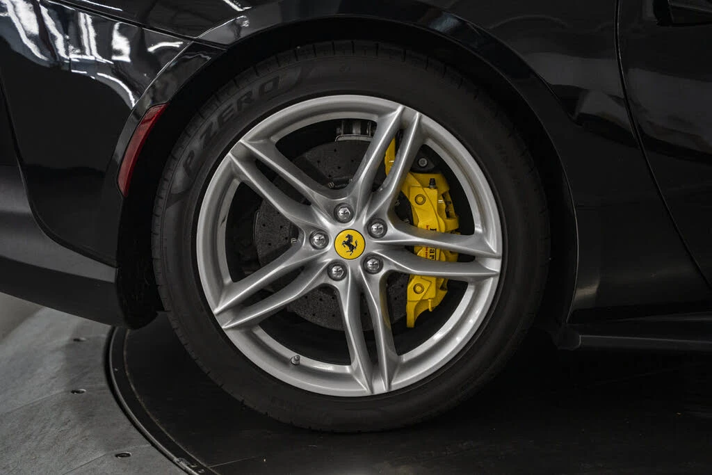 2019 Ferrari 812 Superfast - Image 15 of 31