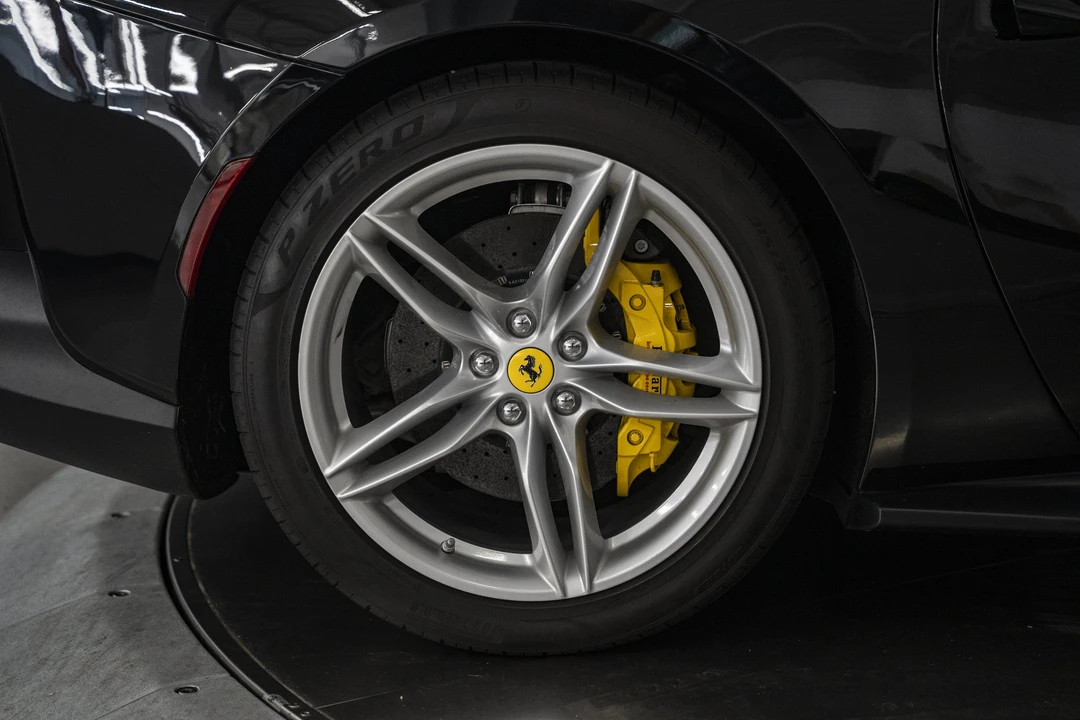 2019 Ferrari 812 Superfast - Image 15 of 31