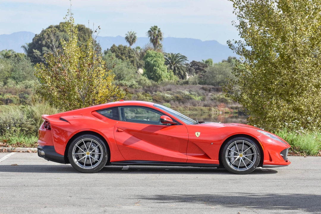 2019 Ferrari 812 Superfast - Image 10 of 31