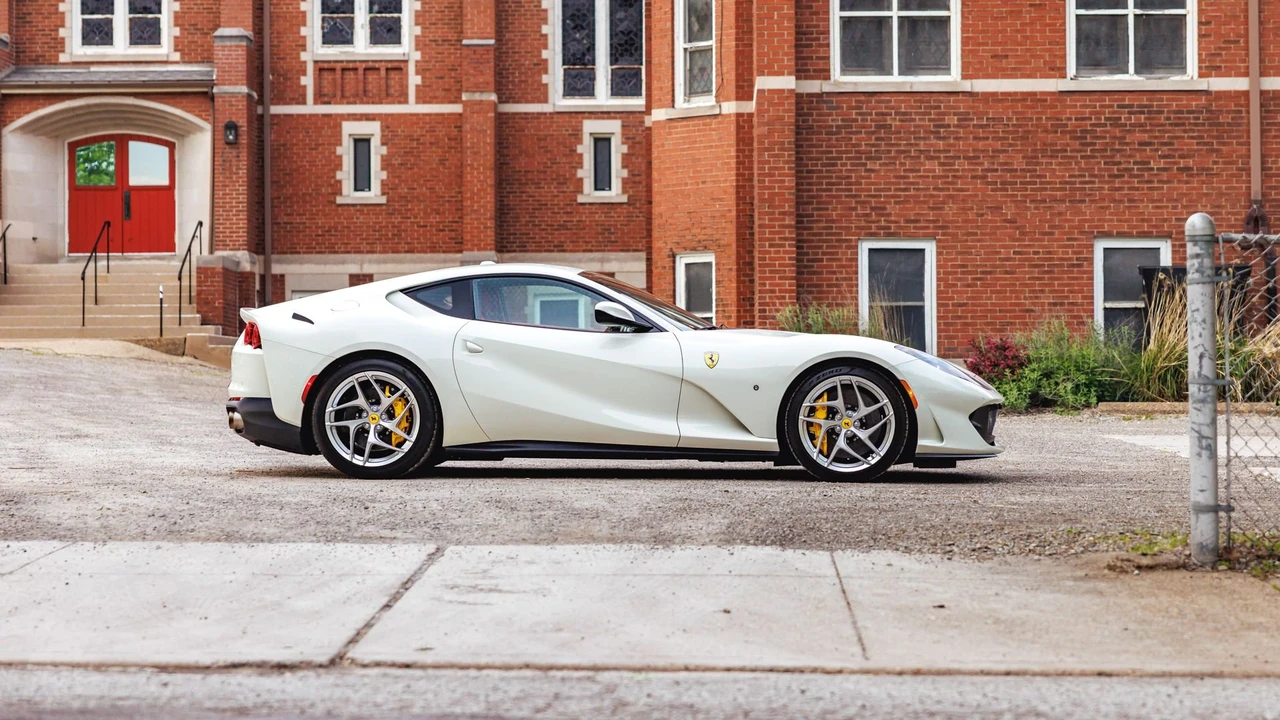 2019 Ferrari 812 Superfast - Image 18 of 31