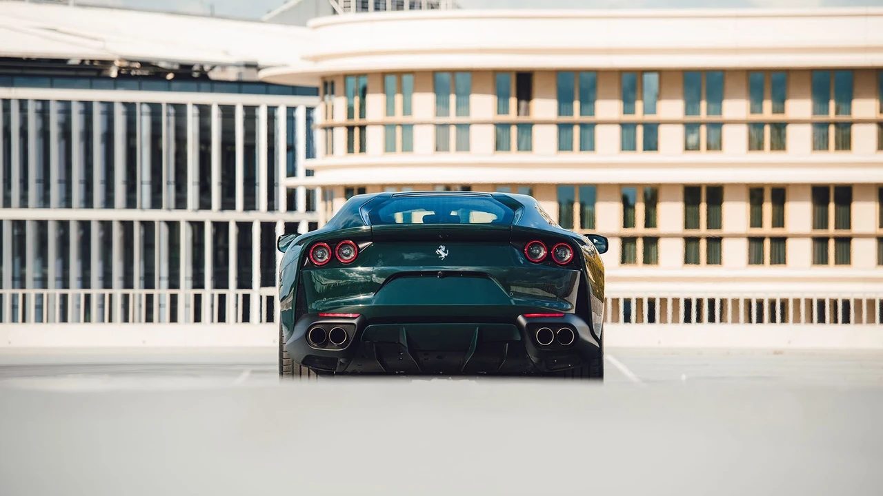 2019 Ferrari 812 Superfast - Image 17 of 31