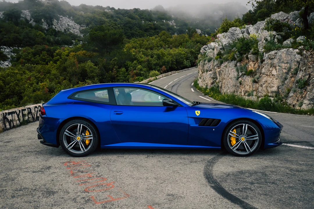 2019 Ferrari GTC4Lusso - Image 4 of 12