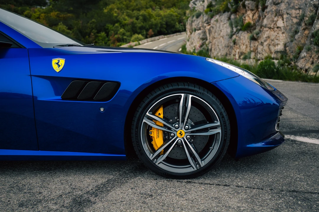 2019 Ferrari GTC4Lusso - Image 10 of 12