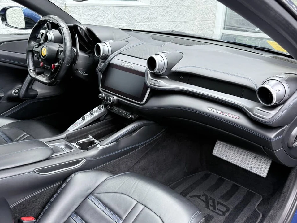 2019 Ferrari GTC4Lusso - Image 27 of 31