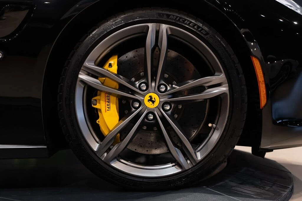 2019 Ferrari GTC4Lusso - Image 16 of 31