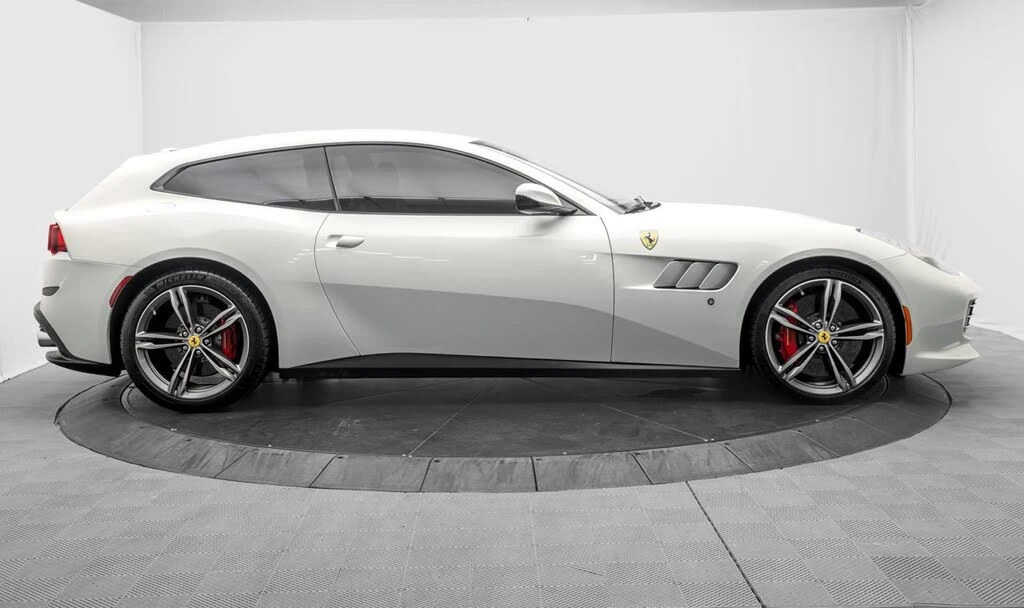 2019 Ferrari GTC4Lusso - Image 8 of 31