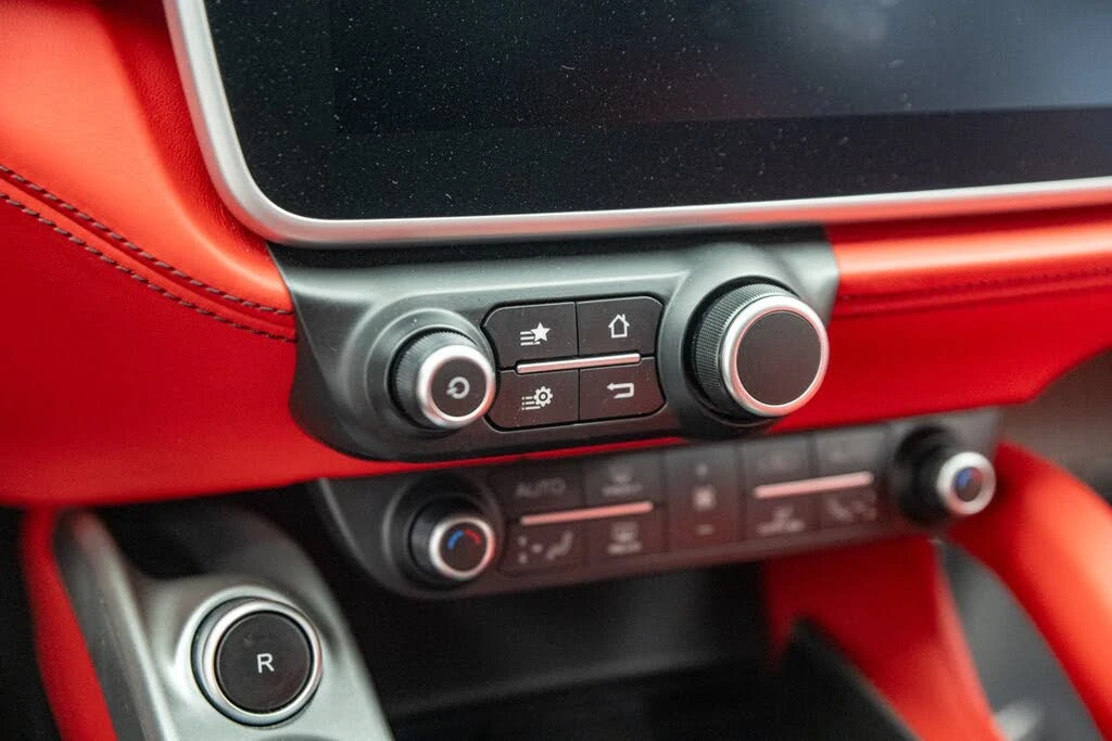 2019 Ferrari GTC4Lusso - Image 24 of 31