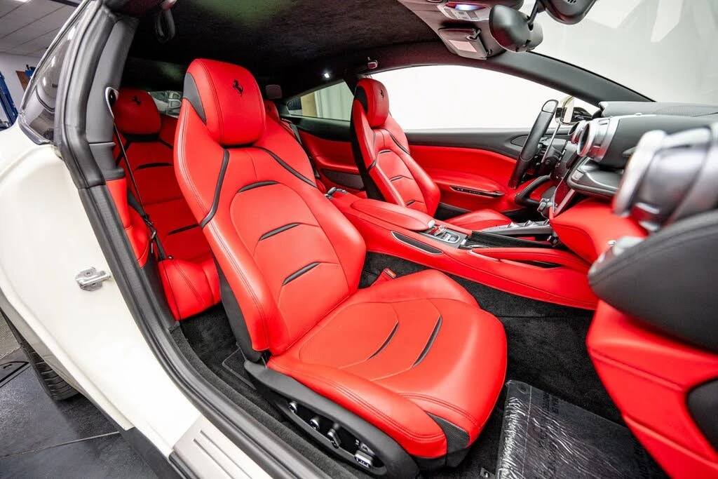 2019 Ferrari GTC4Lusso - Image 15 of 31