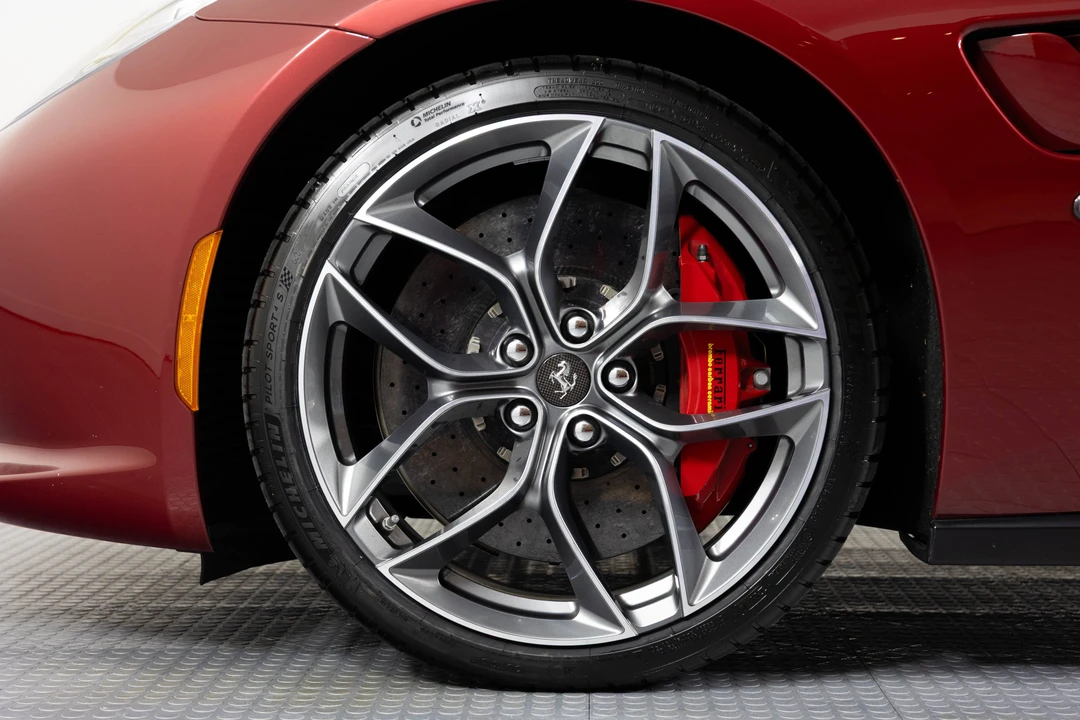 2019 Ferrari GTC4Lusso T - Image 28 of 31