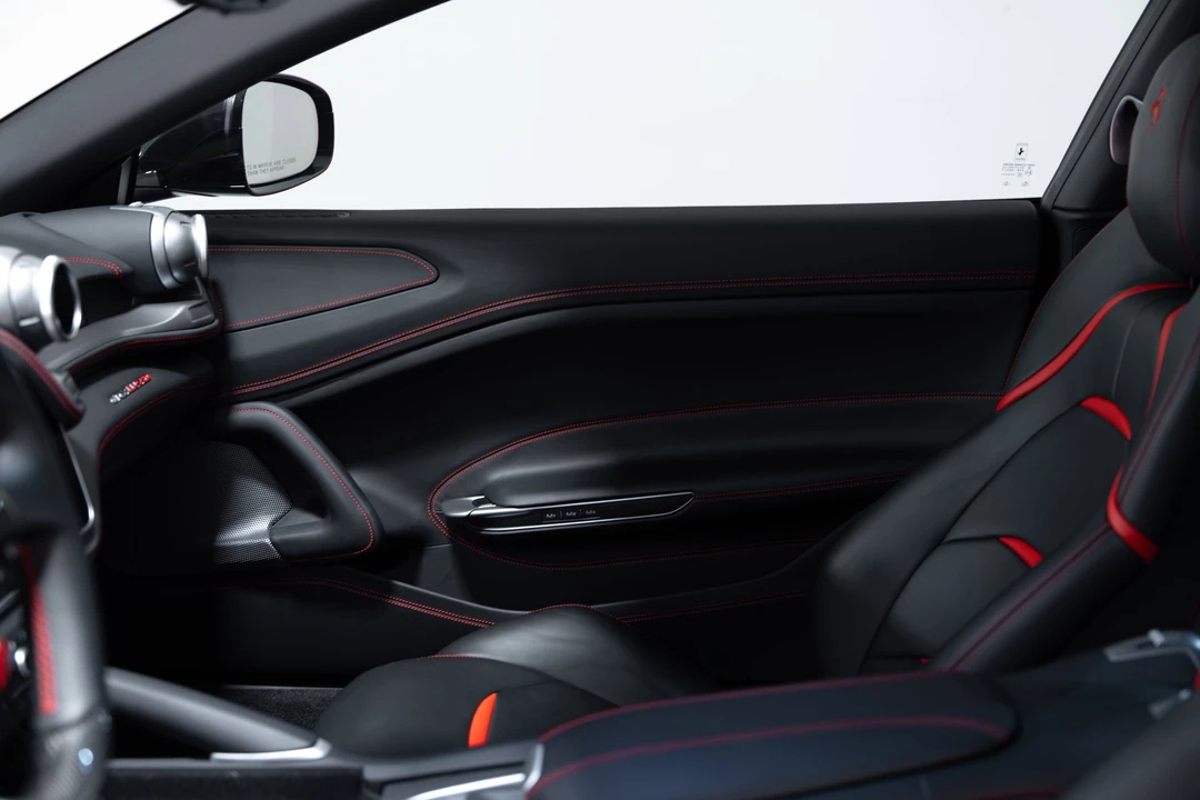 2019 Ferrari GTC4Lusso - Image 22 of 31