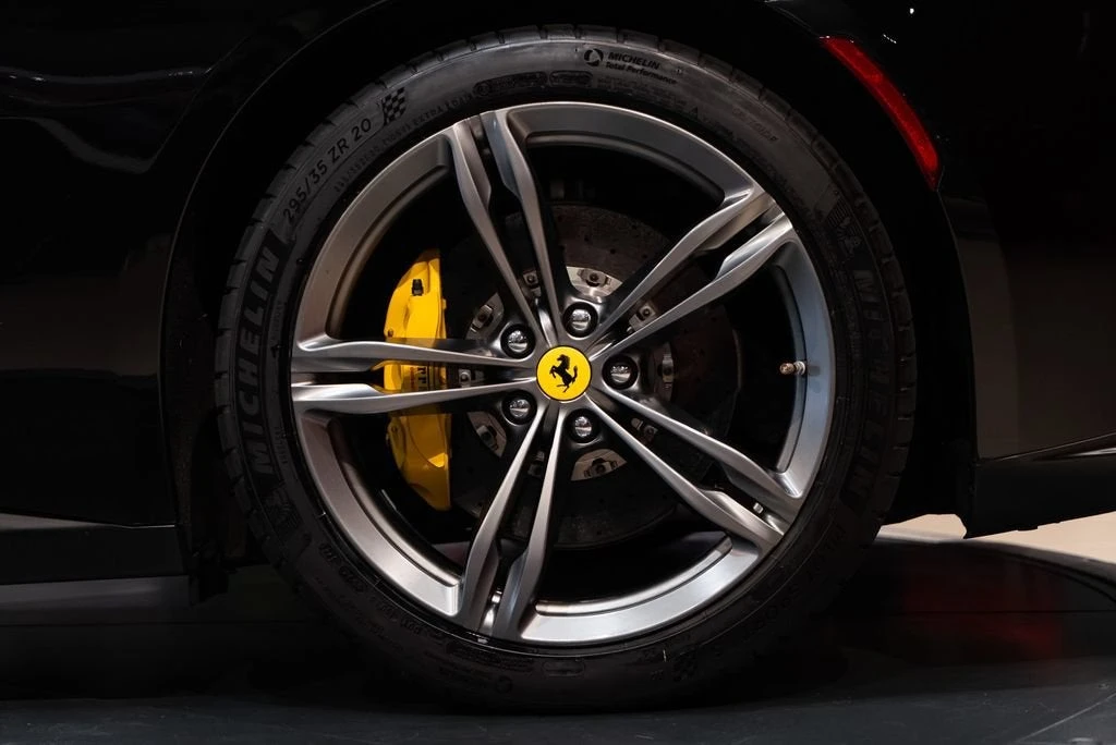 2019 Ferrari GTC4Lusso - Image 14 of 31