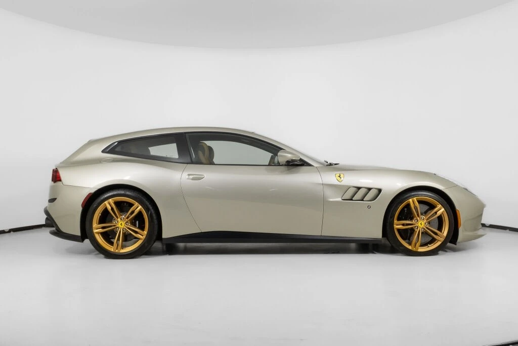 2019 Ferrari GTC4Lusso - Image 10 of 21
