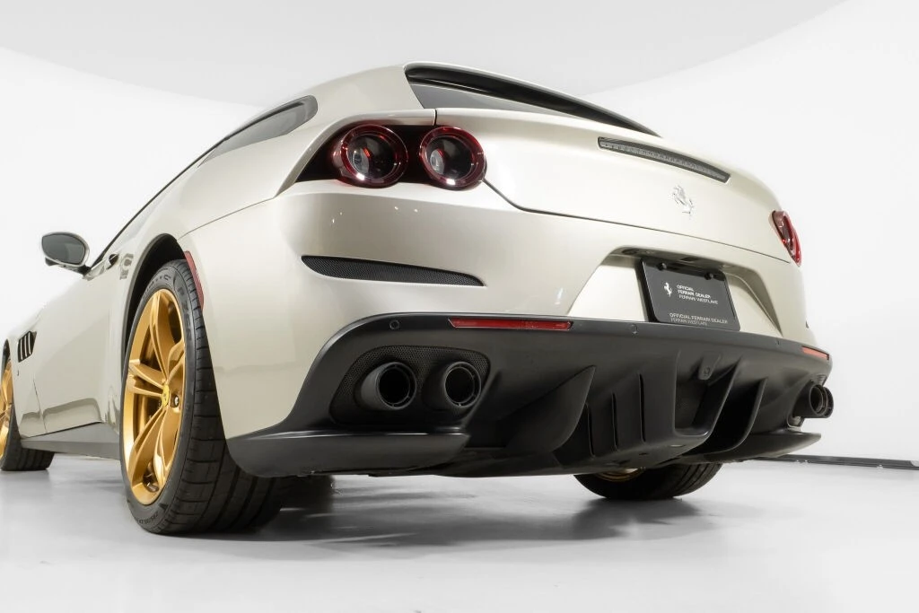 2019 Ferrari GTC4Lusso - Image 17 of 21