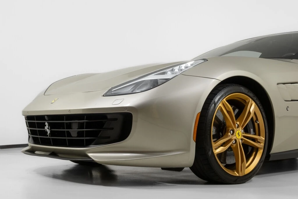 2019 Ferrari GTC4Lusso - Image 11 of 21