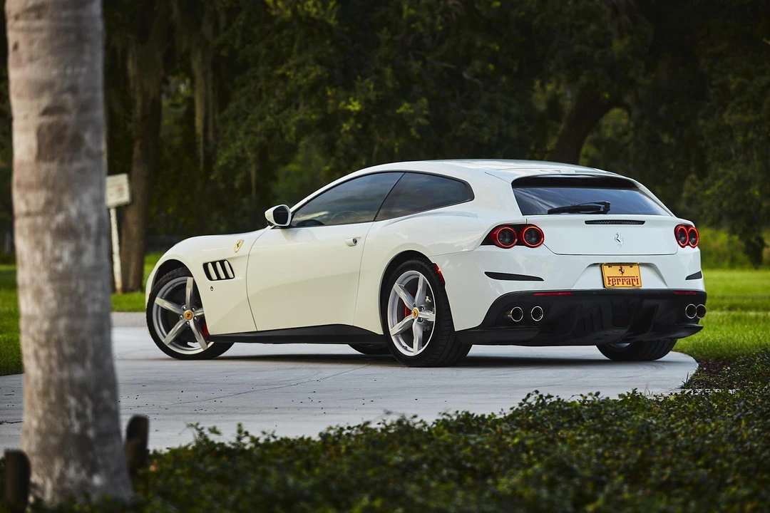 2019 Ferrari GTC4Lusso - Image 21 of 31