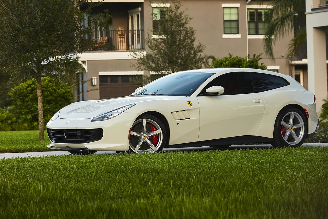 2019 Ferrari GTC4Lusso - Image 16 of 31