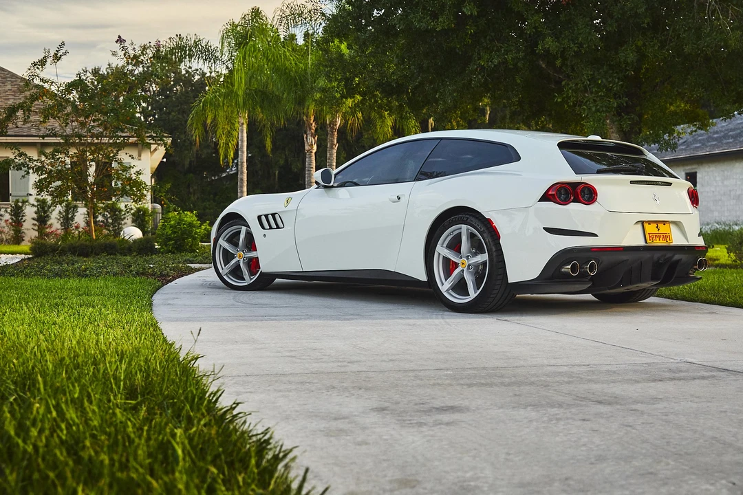 2019 Ferrari GTC4Lusso - Image 17 of 31