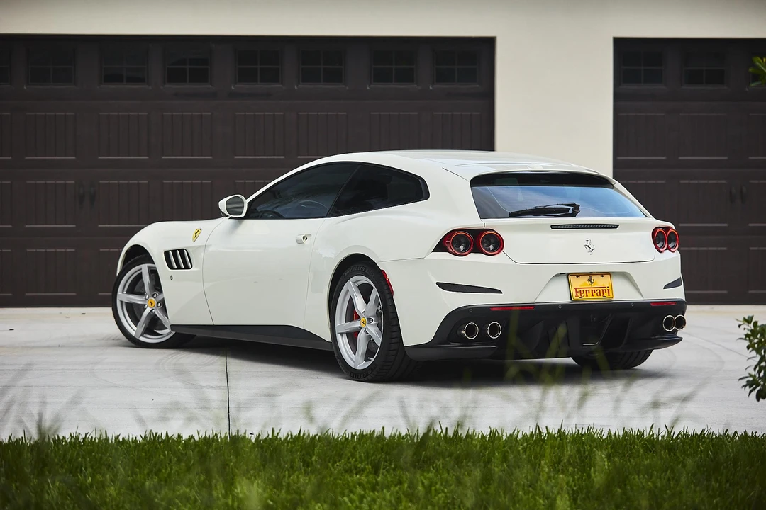 2019 Ferrari GTC4Lusso - Image 19 of 31