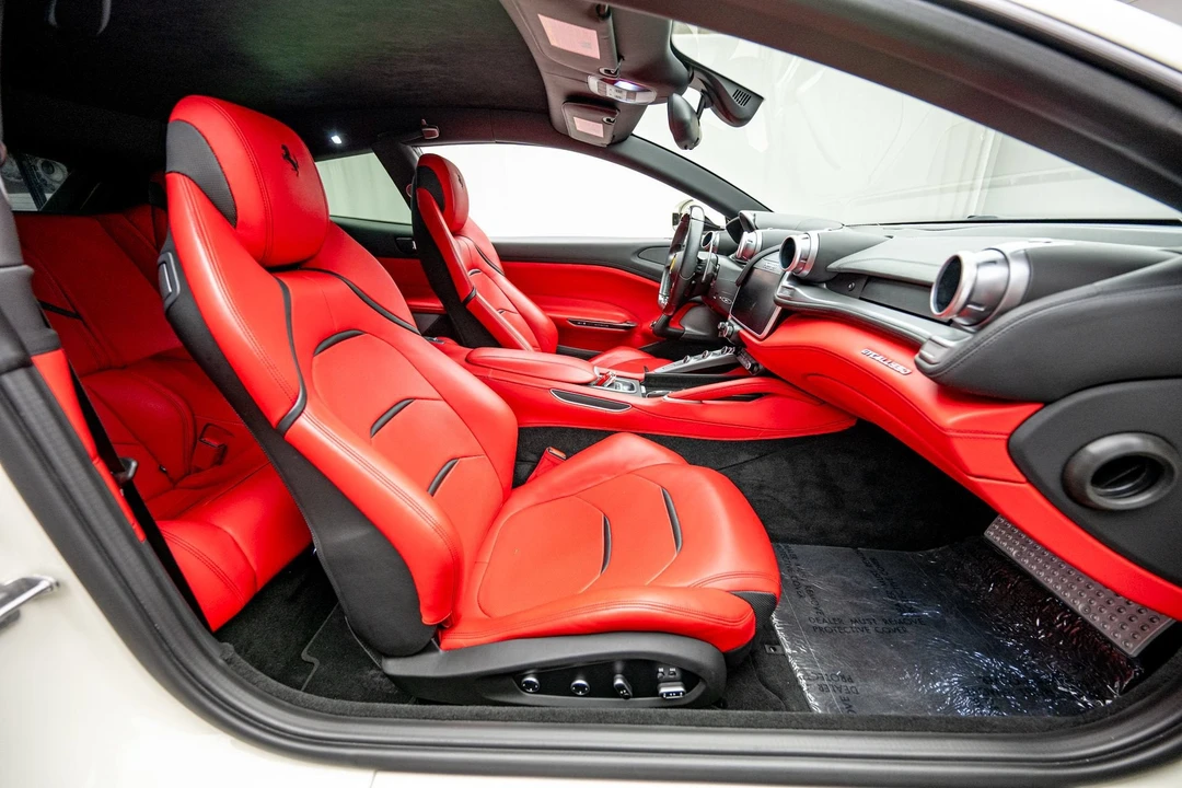 2019 Ferrari GTC4Lusso - Image 14 of 31
