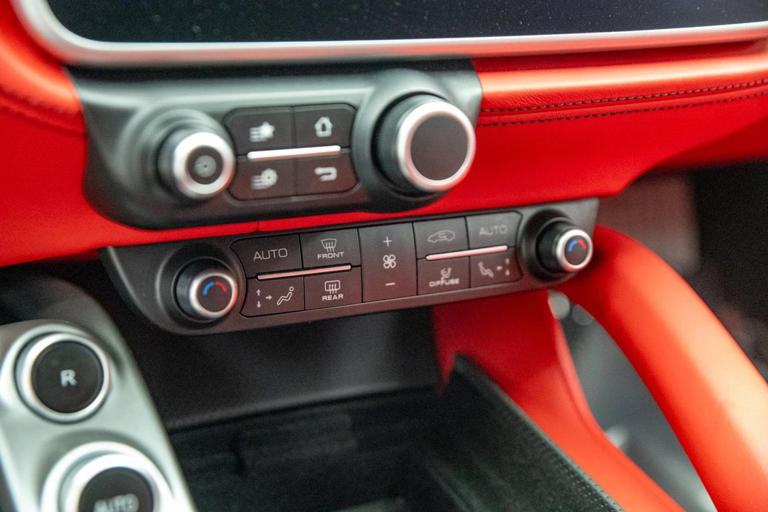 2019 Ferrari GTC4Lusso - Image 25 of 31