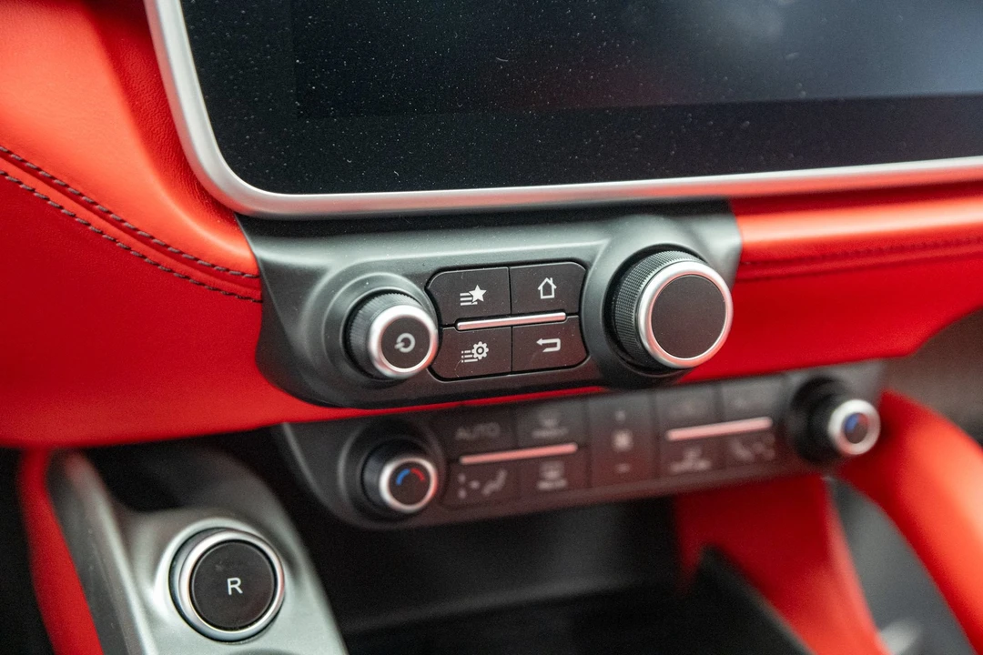 2019 Ferrari GTC4Lusso - Image 24 of 31