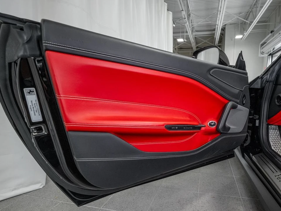 2019 Ferrari GTC4Lusso - Image 27 of 31