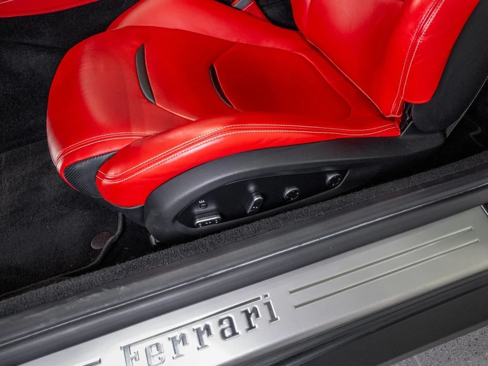 2019 Ferrari GTC4Lusso - Image 15 of 31