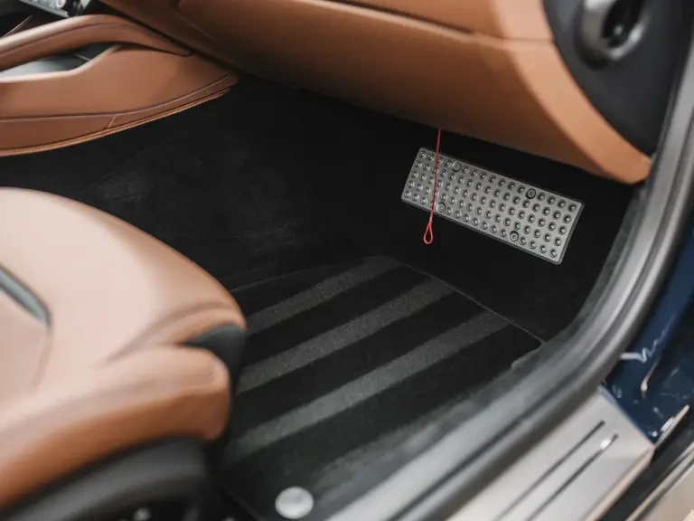 2019 Ferrari GTC4Lusso - Image 19 of 31