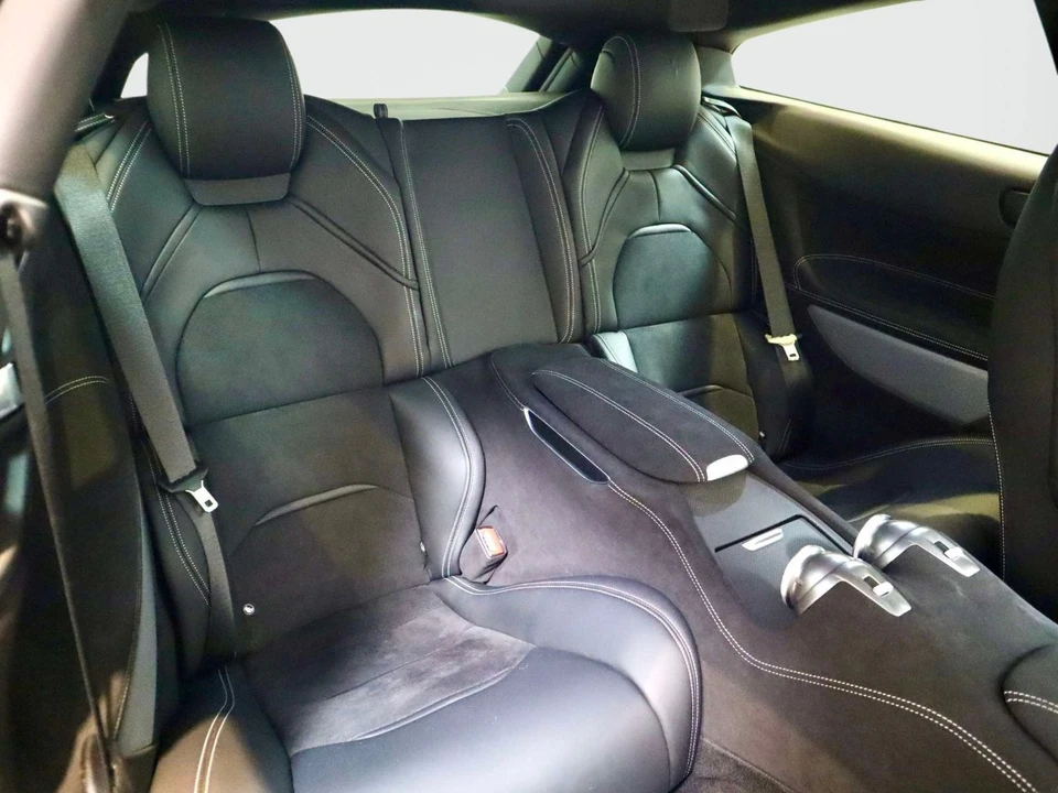 2019 Ferrari GTC4Lusso - Image 18 of 31