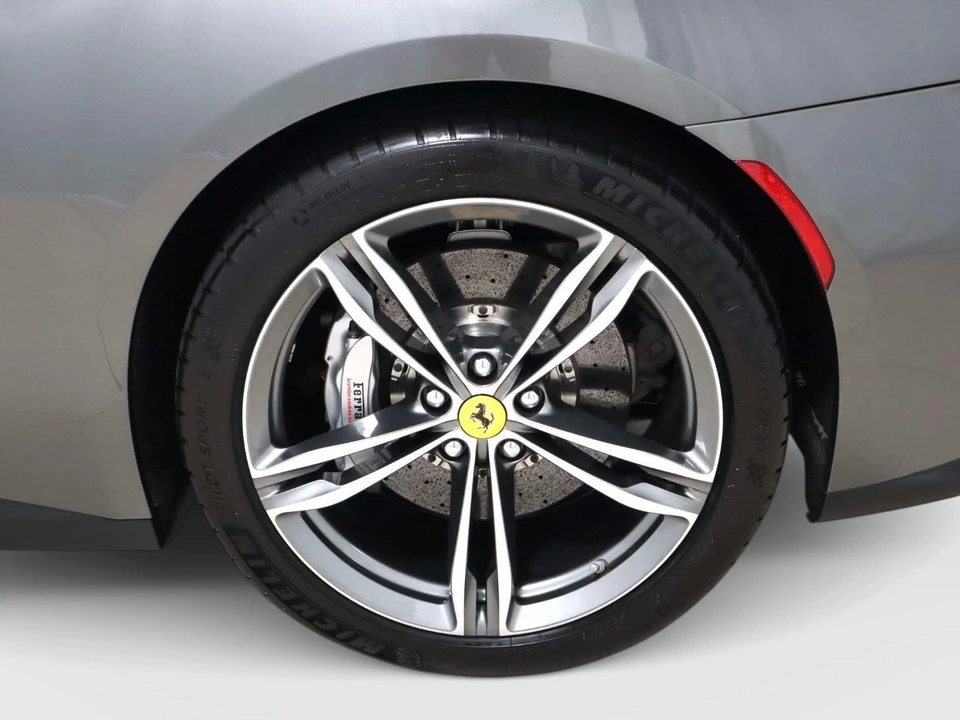 2019 Ferrari GTC4Lusso - Image 9 of 31