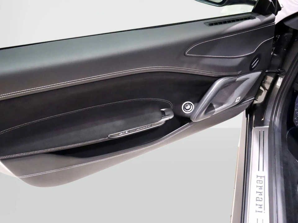 2019 Ferrari GTC4Lusso - Image 23 of 31
