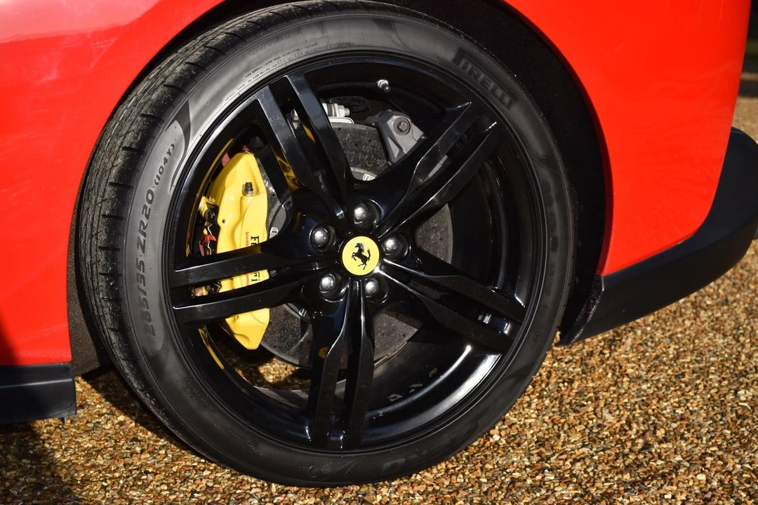 2019 Ferrari Portofino - Image 24 of 30