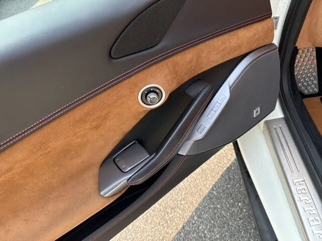2019 Ferrari Portofino - Image 7 of 31