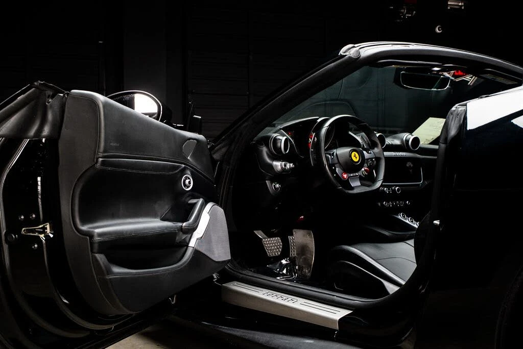 2019 Ferrari Portofino - Image 17 of 31