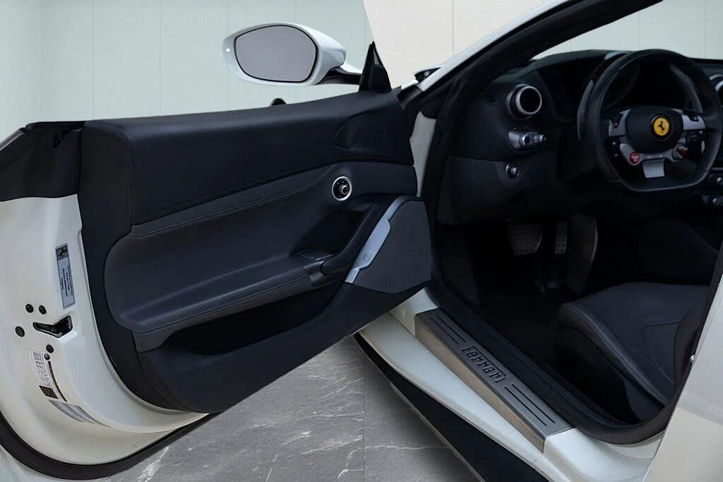 2019 Ferrari Portofino - Image 24 of 31