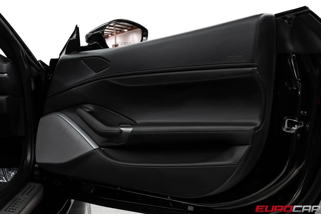 2019 Ferrari Portofino - Image 26 of 31