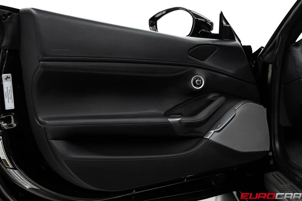2019 Ferrari Portofino - Image 27 of 31