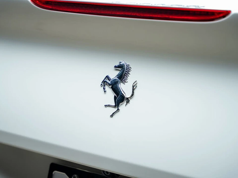 2019 Ferrari Portofino - Image 16 of 31