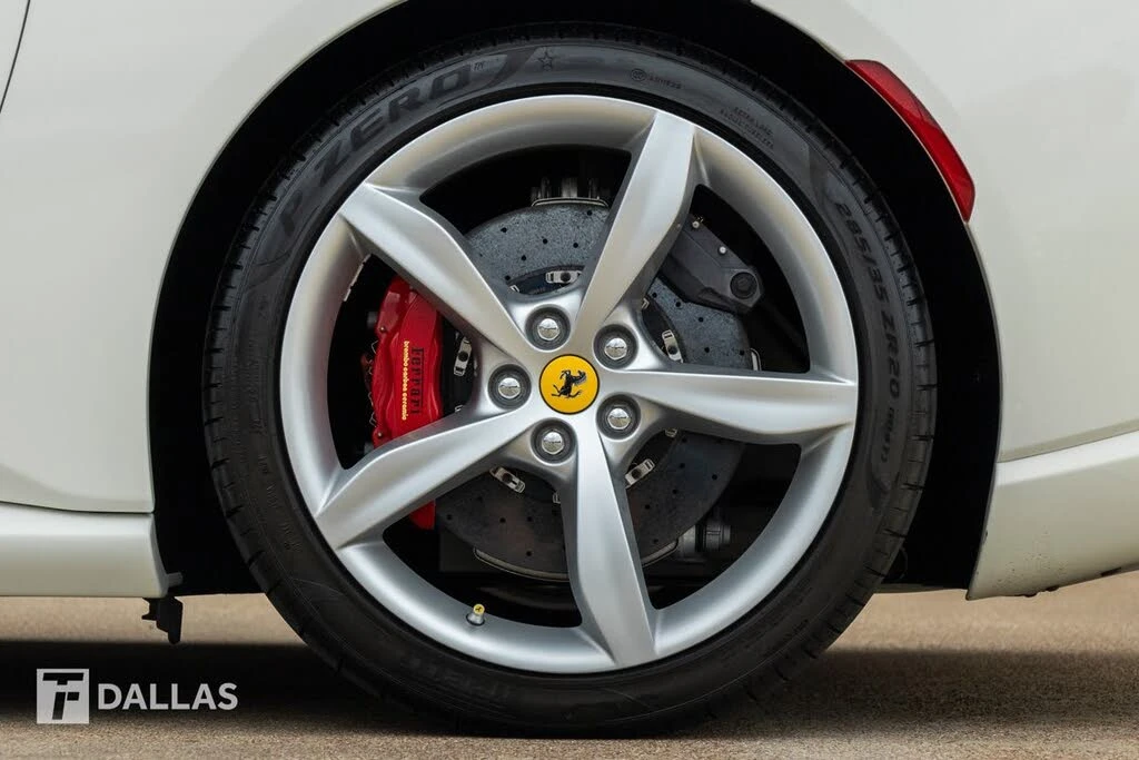 2019 Ferrari Portofino - Image 9 of 31