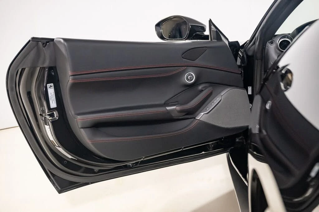 2019 Ferrari Portofino - Image 25 of 31