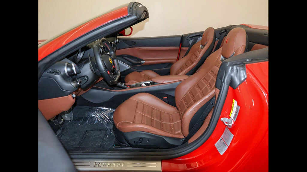 2019 Ferrari Portofino - Image 14 of 31