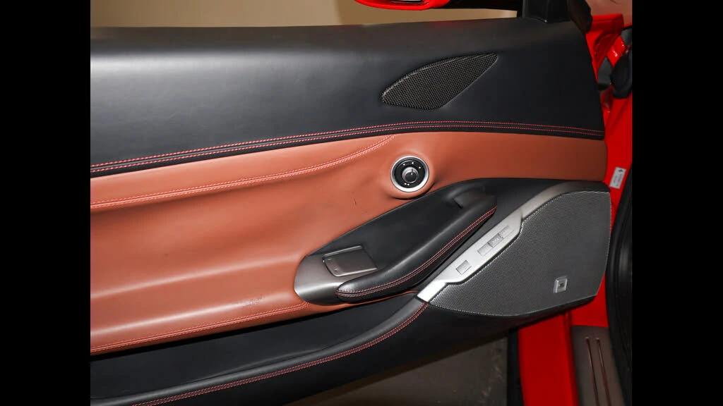 2019 Ferrari Portofino - Image 19 of 31