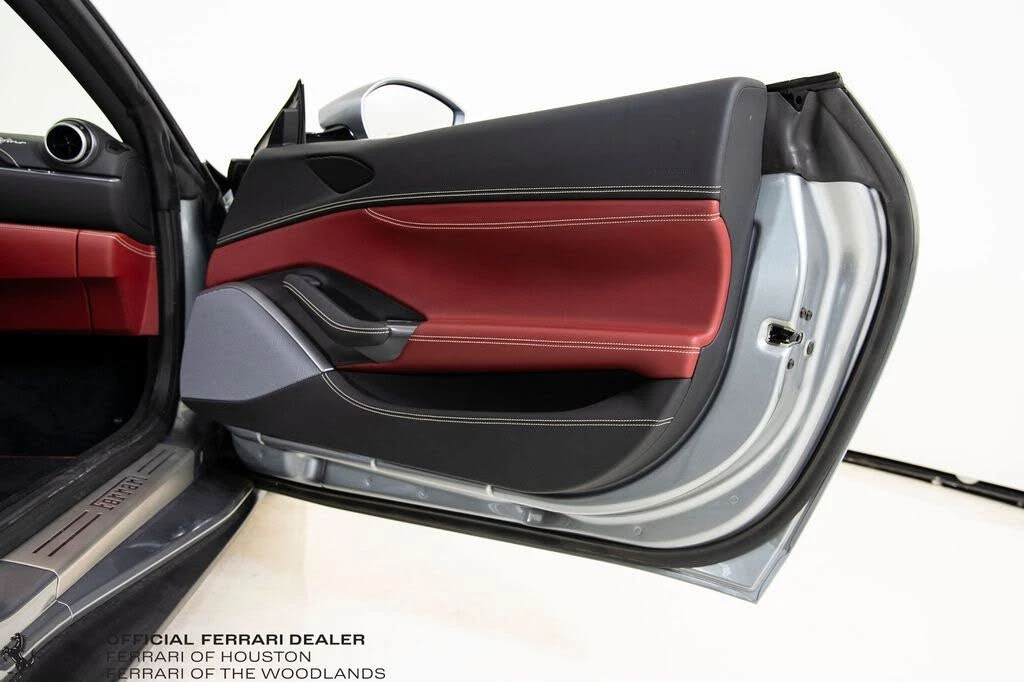 2019 Ferrari Portofino - Image 25 of 31