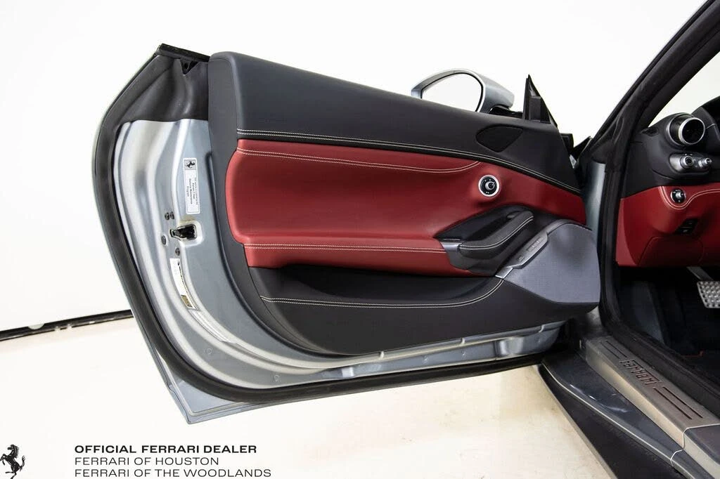 2019 Ferrari Portofino - Image 24 of 31