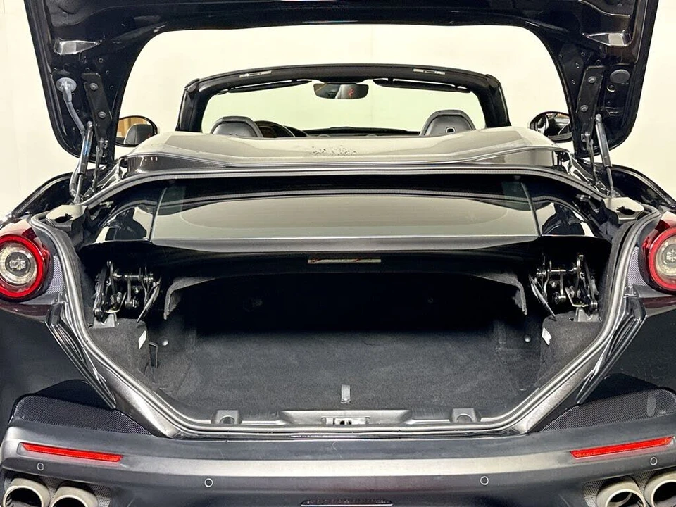 2019 Ferrari Portofino - Image 26 of 28
