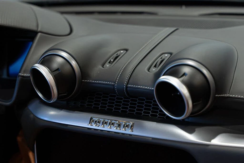 2019 Ferrari Portofino - Image 30 of 31