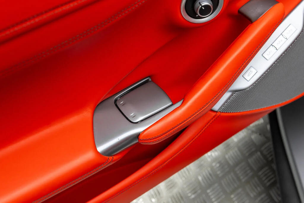 2019 Ferrari Portofino - Image 13 of 31