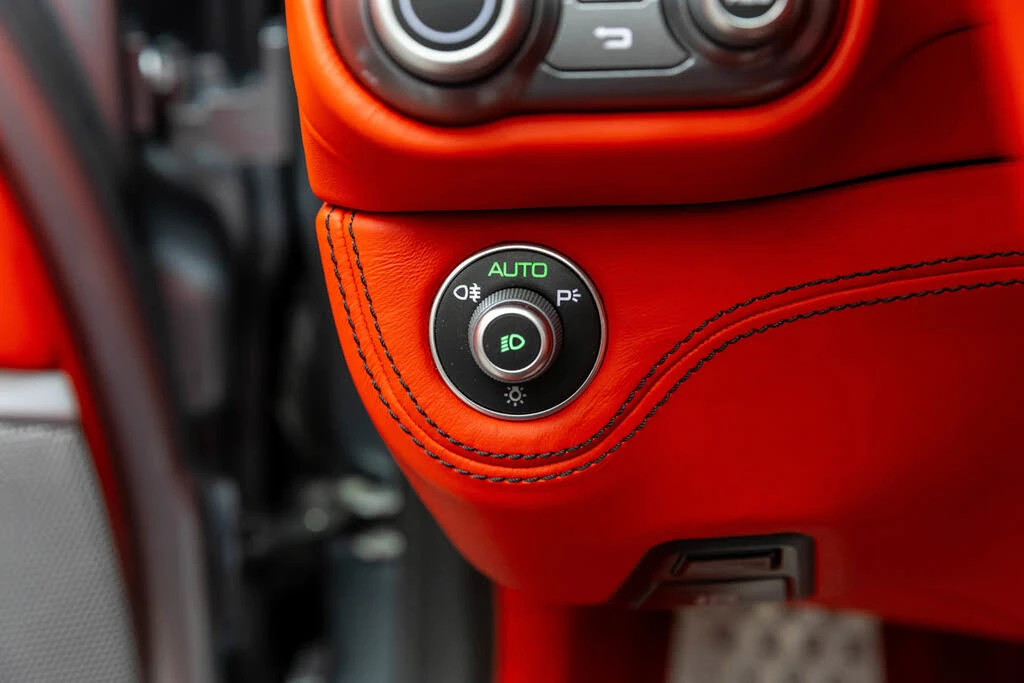 2019 Ferrari Portofino - Image 26 of 31